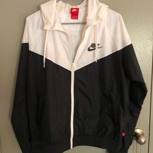 Women’s Nike sportswear windrunner jacket